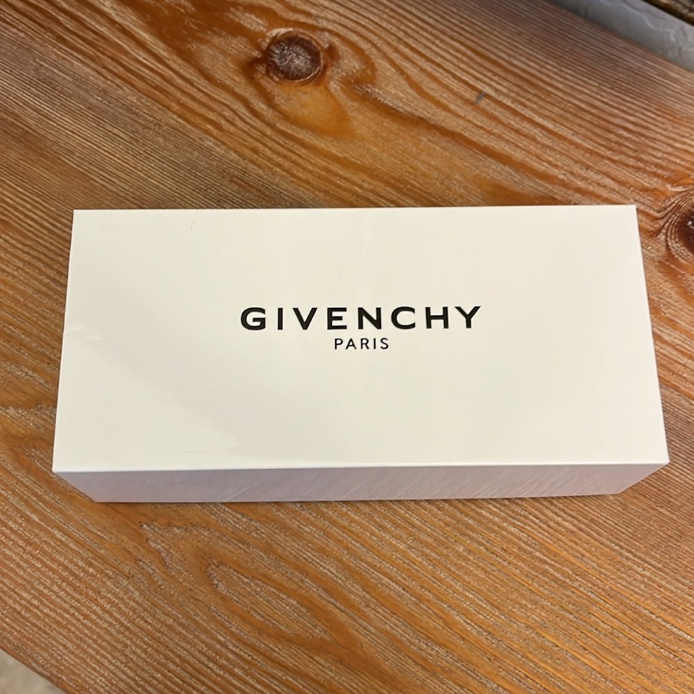 Givenchy Hardshell Sunglass Case, Cleaning Cloth,… - image 8